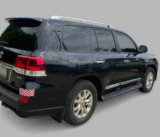 Landcruiser V8 off-road car rental affordable Accra Ghana