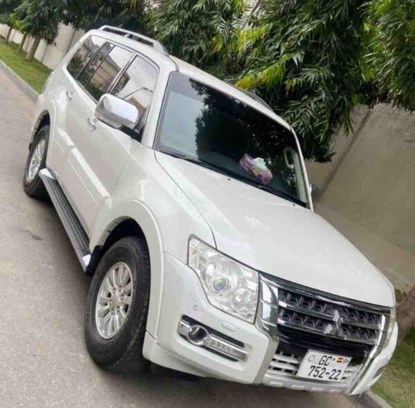 rent affordable reliable 4X4 pajero suv accra Ghana