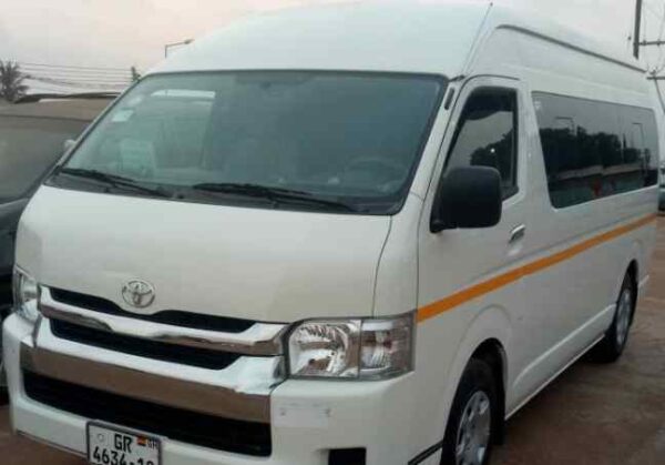 Rental of air-conditioned minivan in Accra (Ghana), affordable.